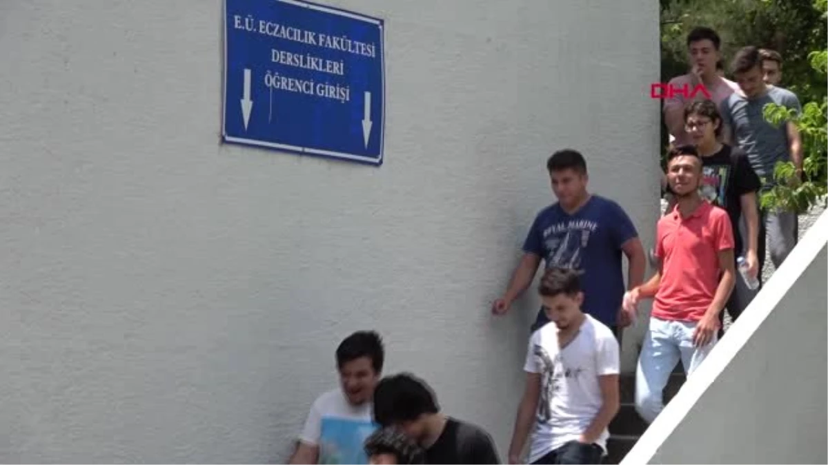 İZMİR Geç kalan öğrenci salona alınmayınca giriş belgesini yırttı