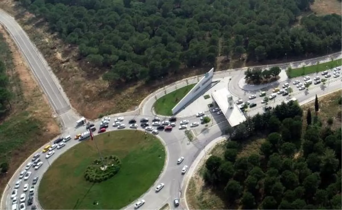 Kimliğini babasının aracında unuttu, yardımına polis koştu