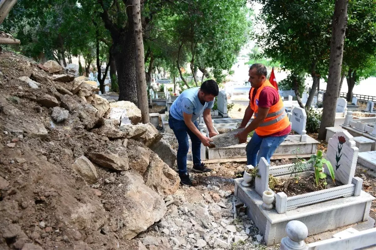 Kumluca Karşıyaka Mezarlığı\'ndaki onarımı büyükşehir yapacak