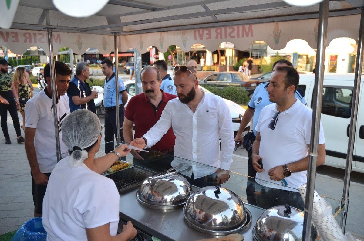 Kuşadası Belediyesi\'nden seyyar satıcılara denetim