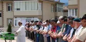 Mantardan zehirlenen yaşlı kadın hayatını kaybetti, eşi yoğun bakımda