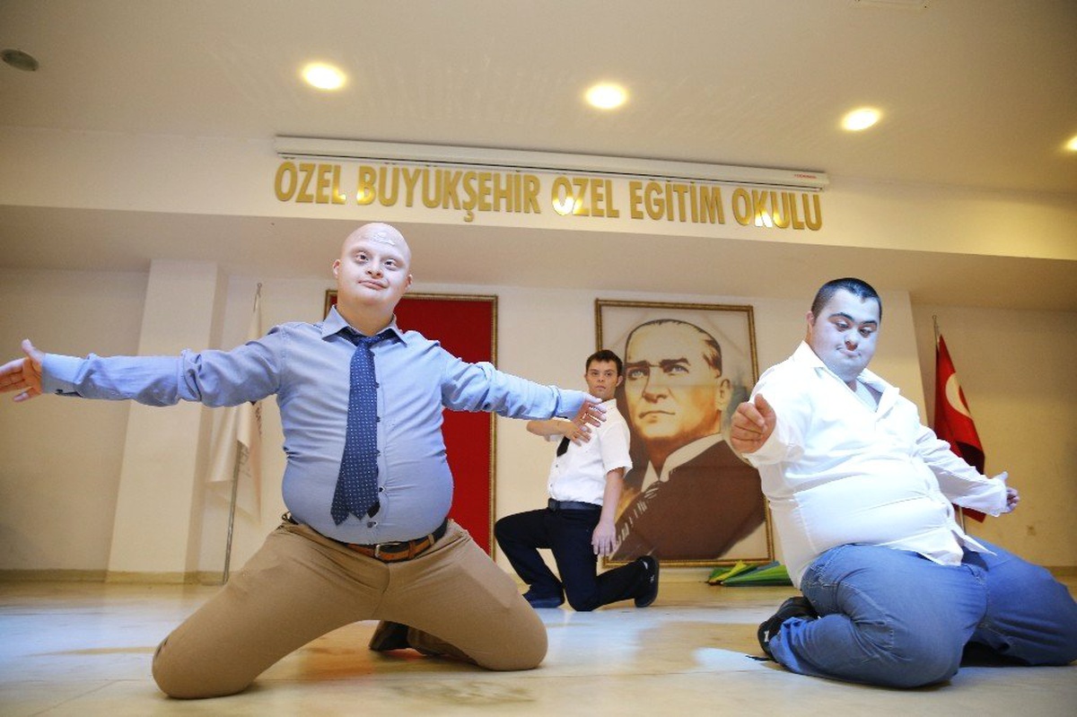 Özel öğrencilerin mezuniyet sevinci