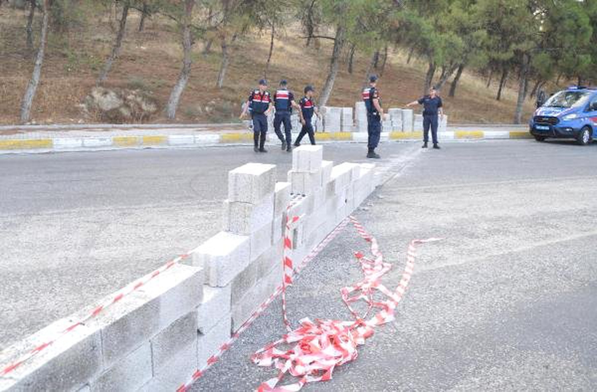 Pamukkale yolunu duvar örerek kapatan 15 kişiye gözaltı