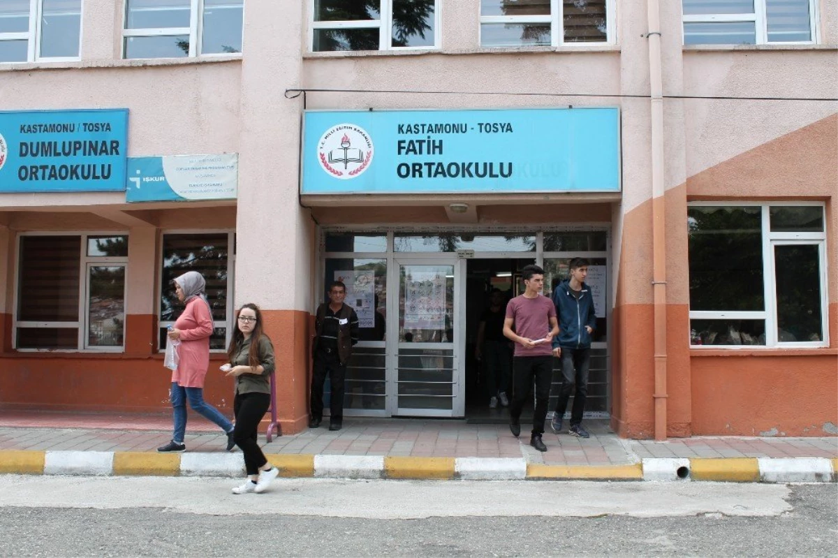 Tosya\'da bin 26 öğrenci TYT sınavında ter döktü