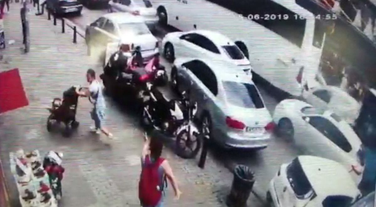 Ümraniye\'de halk otobüsü önündeki araçların arasına daldı: 6 yaralı