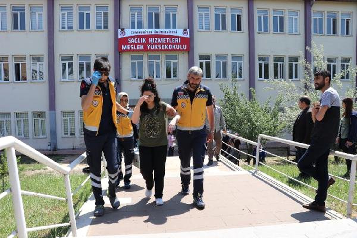 YKS\'da fenalaşan aday, hastaneye kaldırıldı