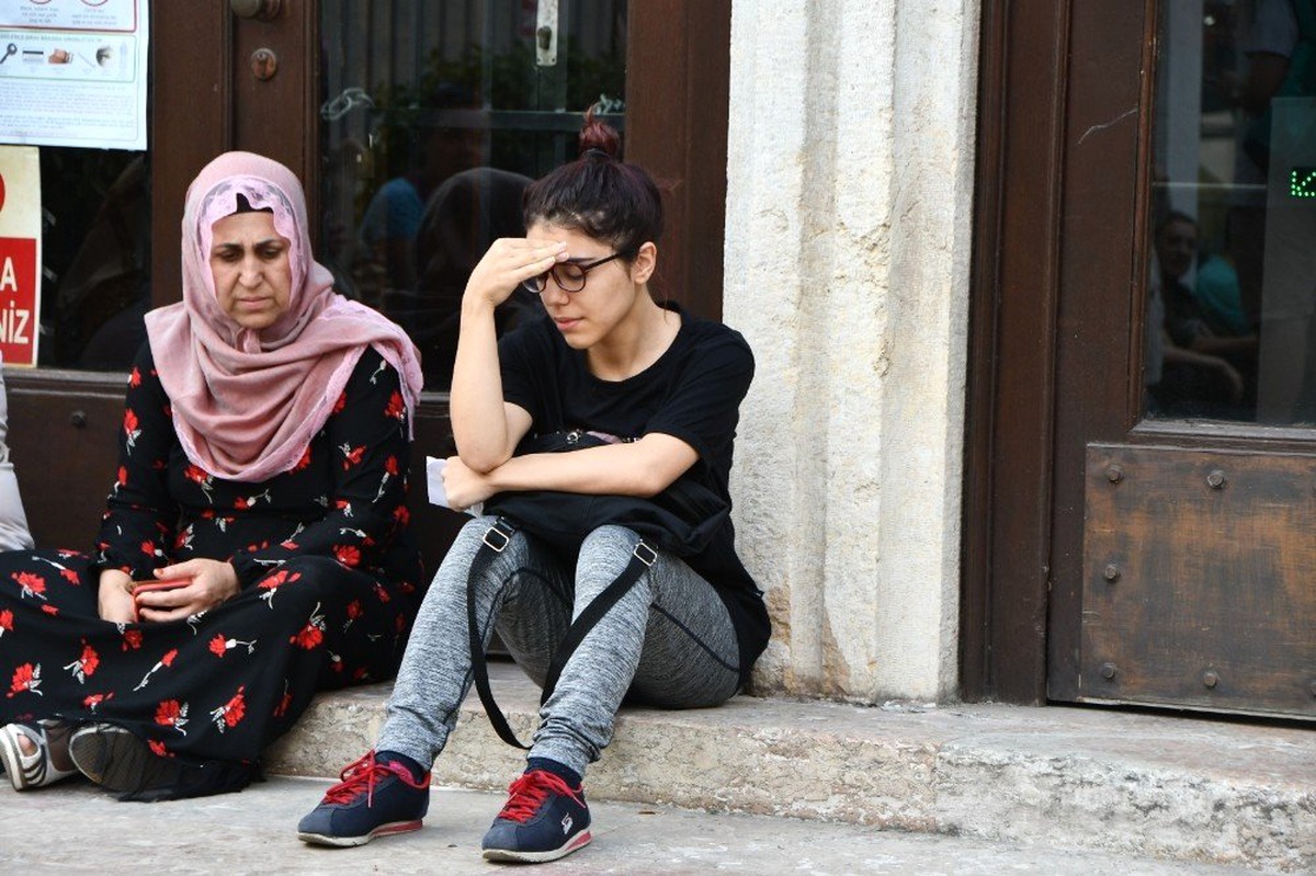 YKS\'ye geç kaldı, sınava giremeyince gözyaşlarına boğuldu