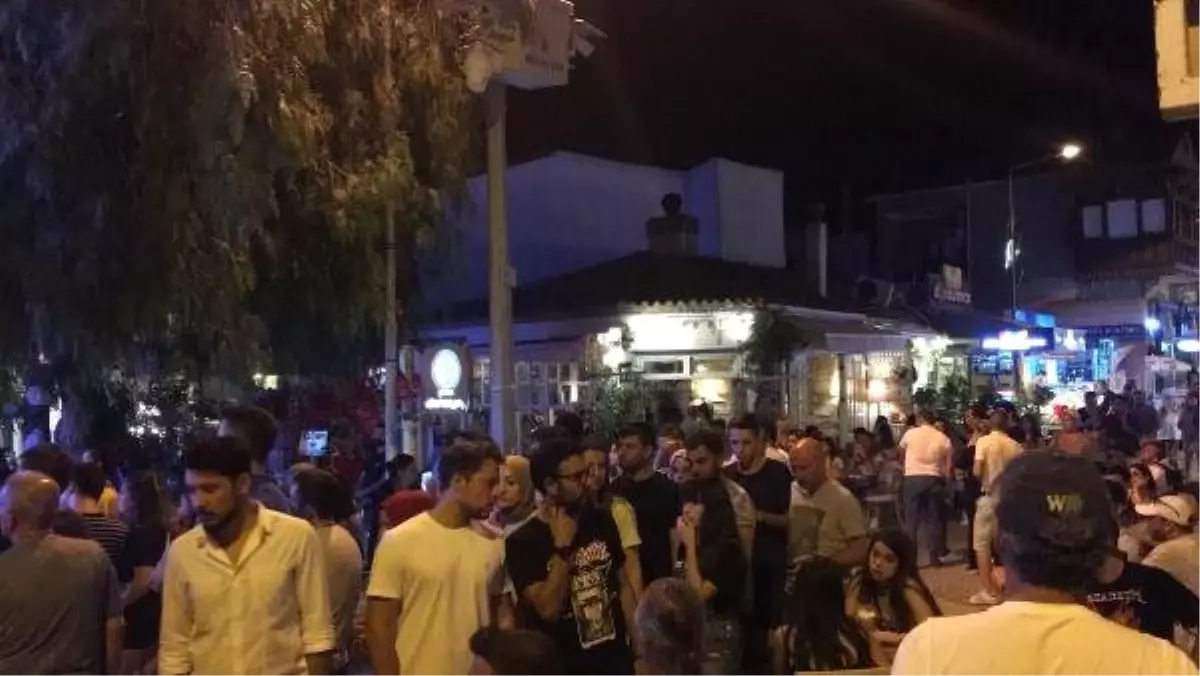 Alaçatı\'da tatilciler adayları dev ekrandan izledi