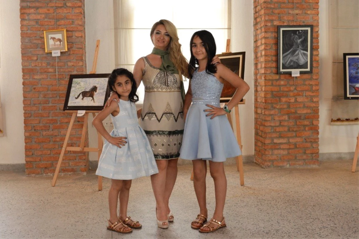 Anne ve kızlarının sergisi Ulucanlar\'da