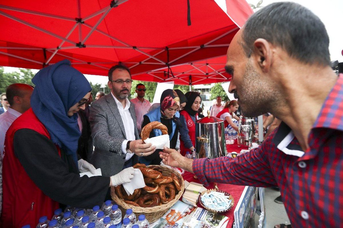 Bakan Kasapoğlu öğrencilere moral verdi