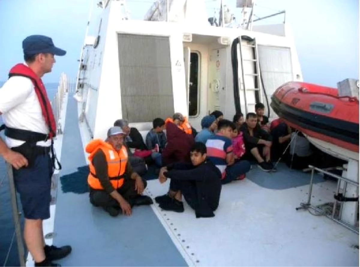 Dikili\'de denizde 40 Afgan kaçak göçmen yakalandı