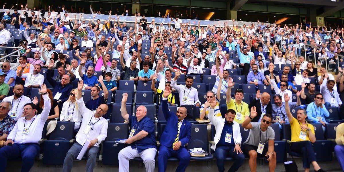 Fenerbahçe\'de Başkan Ali Koç yönetimi ibra edildi