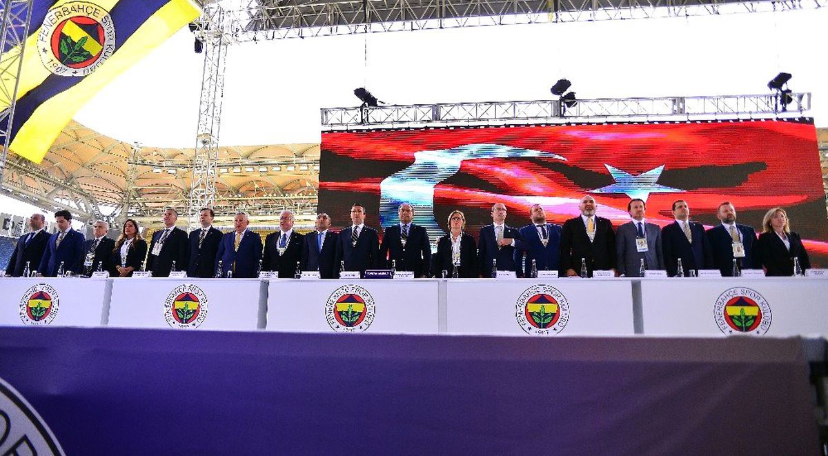 Fenerbahçe\'de yönetim kurulunun talepleri kabul edildi