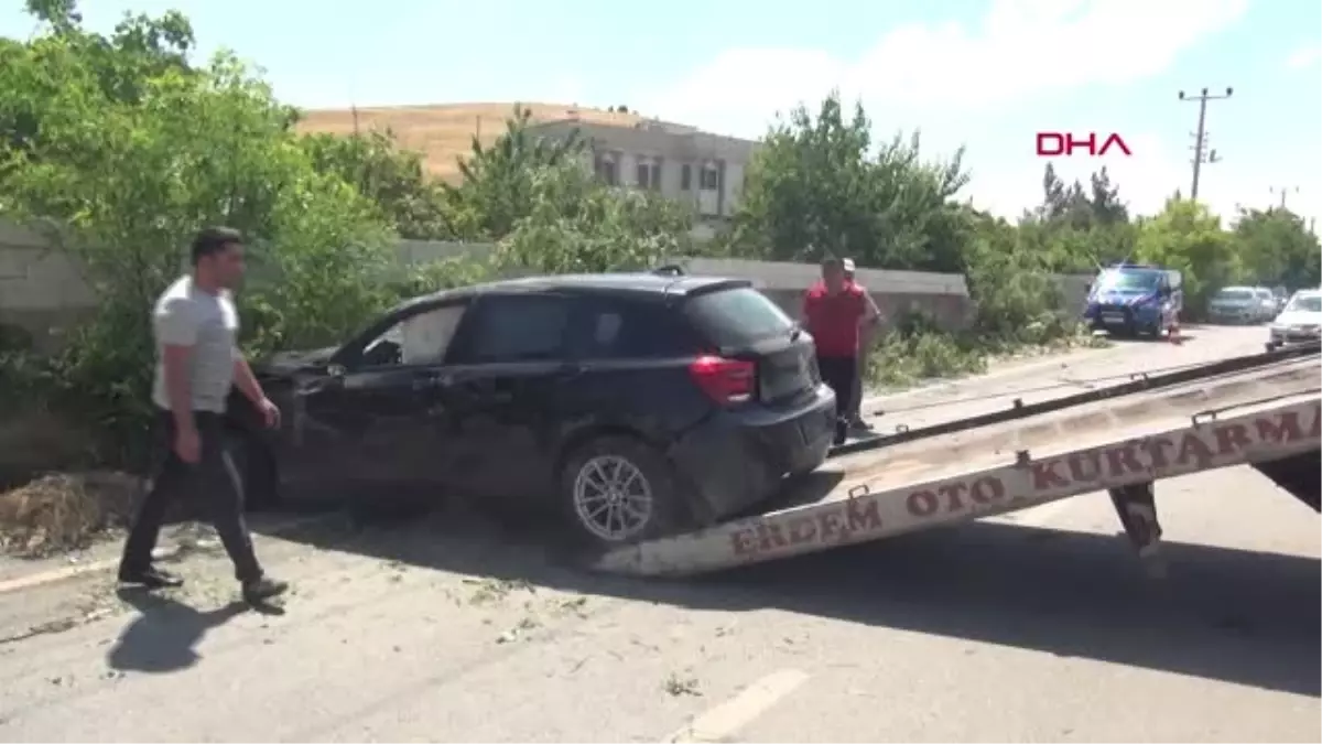 GAZİANTEP Yola çıkan köpek, kazaya neden oldu; anne ve oğlu yaralandı