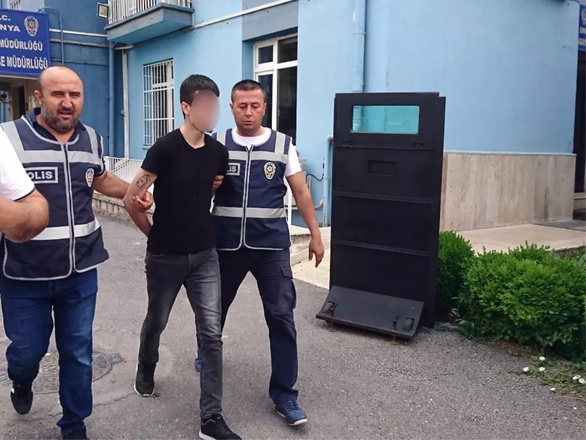 Hırsızlık suçlarından 25 yıl hapis cezası bulunan şahıs dolmuşta yakalandı