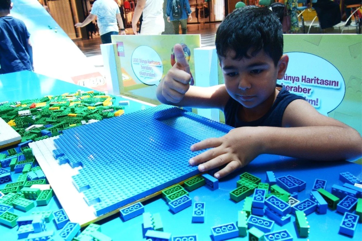 Karnesini alan öğrenciler Lego Festivali\'ne koştu