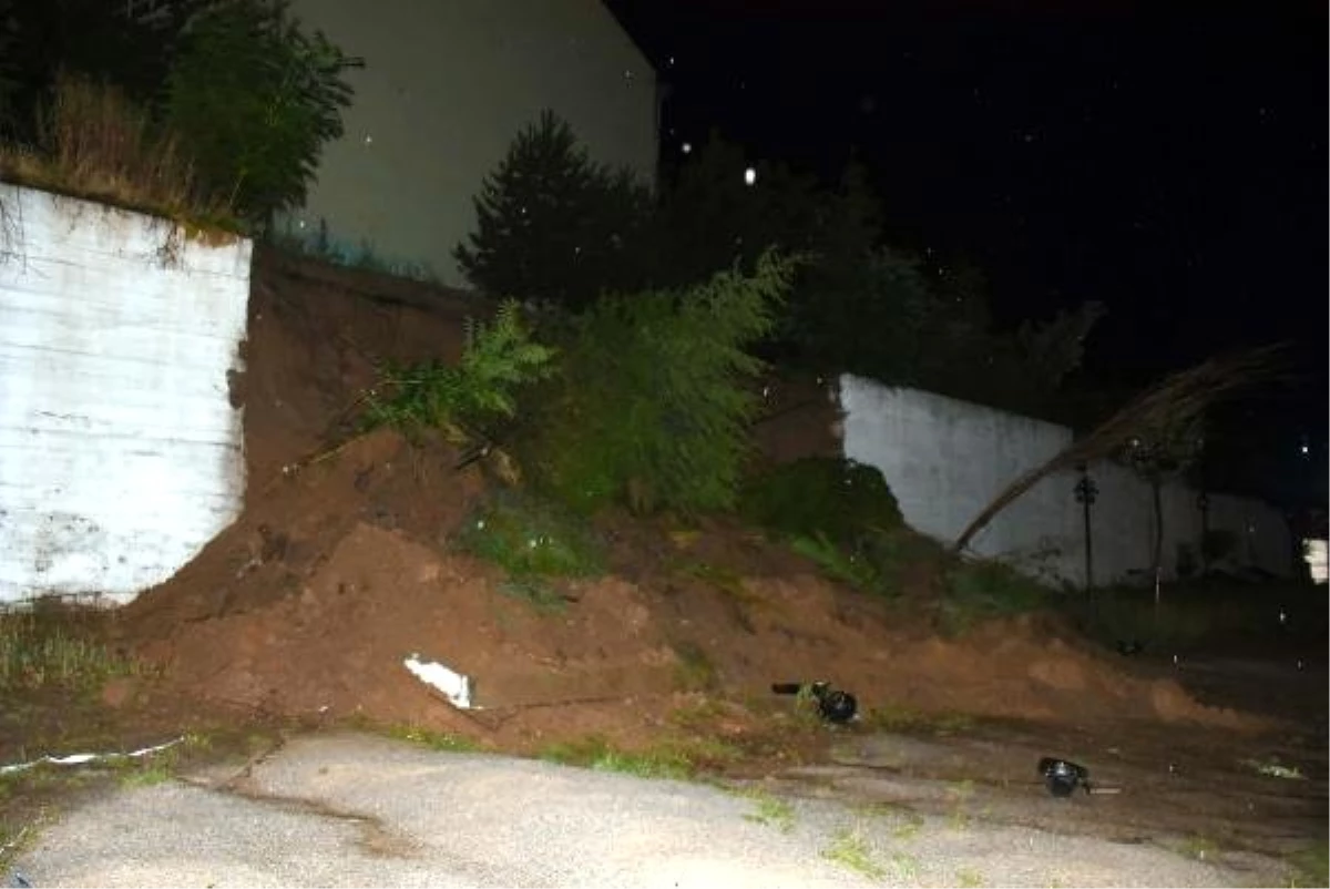 Kırıkkale\'de sağanak nedeniyle okulun istinat duvarı çöktü