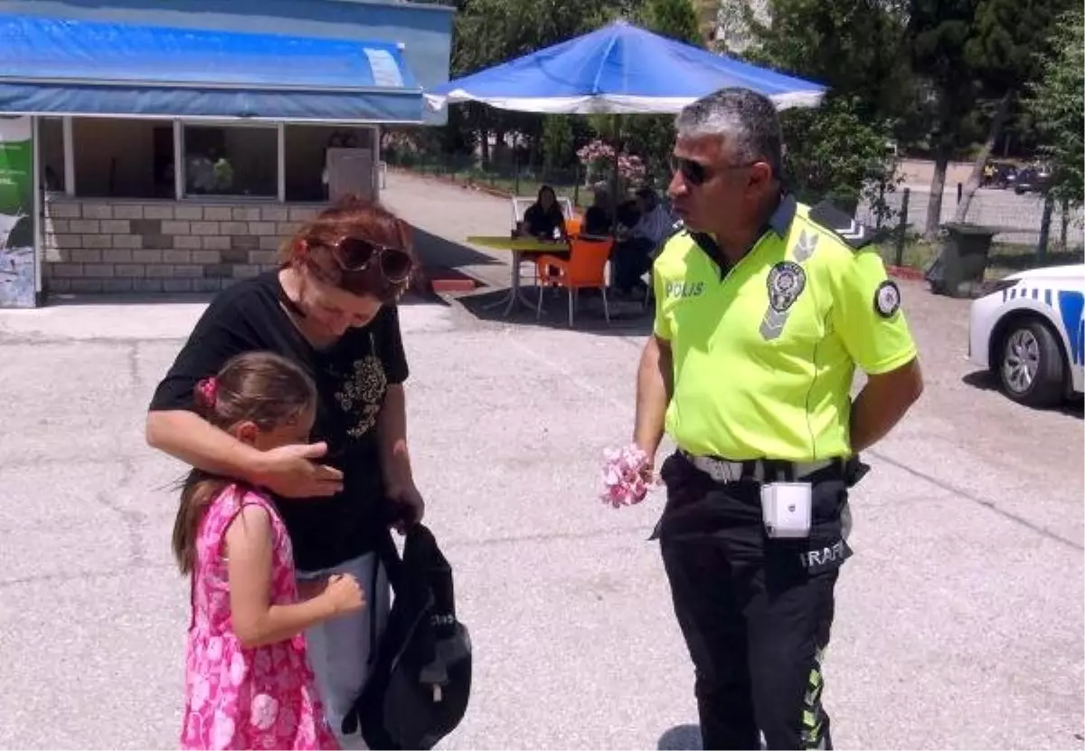 Polis, Süleyman\'ı, trafiği durdurup yeni kimlik çıkartarak sınava yetiştirdi