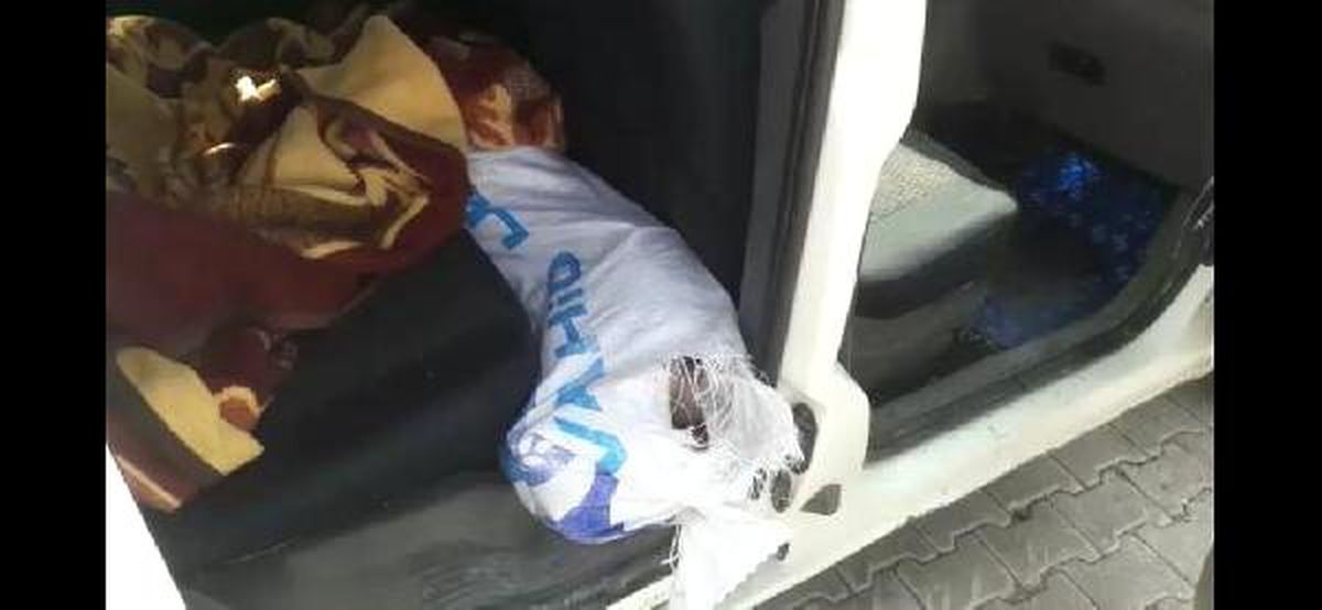 Ticari araçta, çuvallar içinde 48,5 kilo esrar ele geçirildi