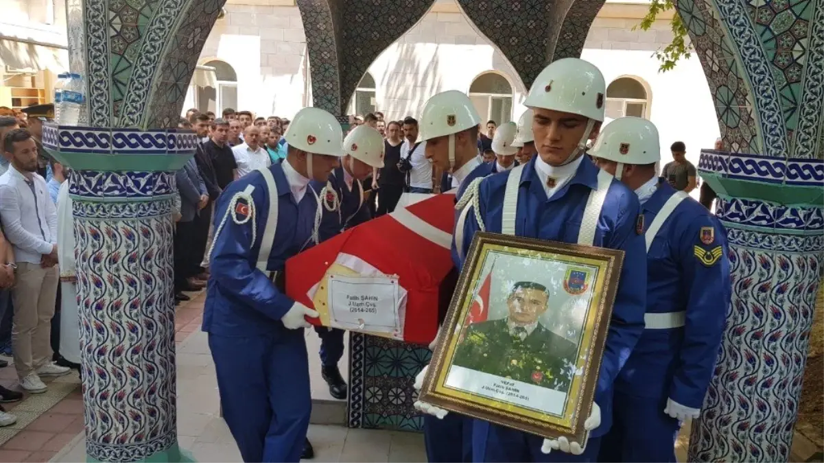 Trafik kazasında hayatını kaybeden uzman çavuş toprağa verildi