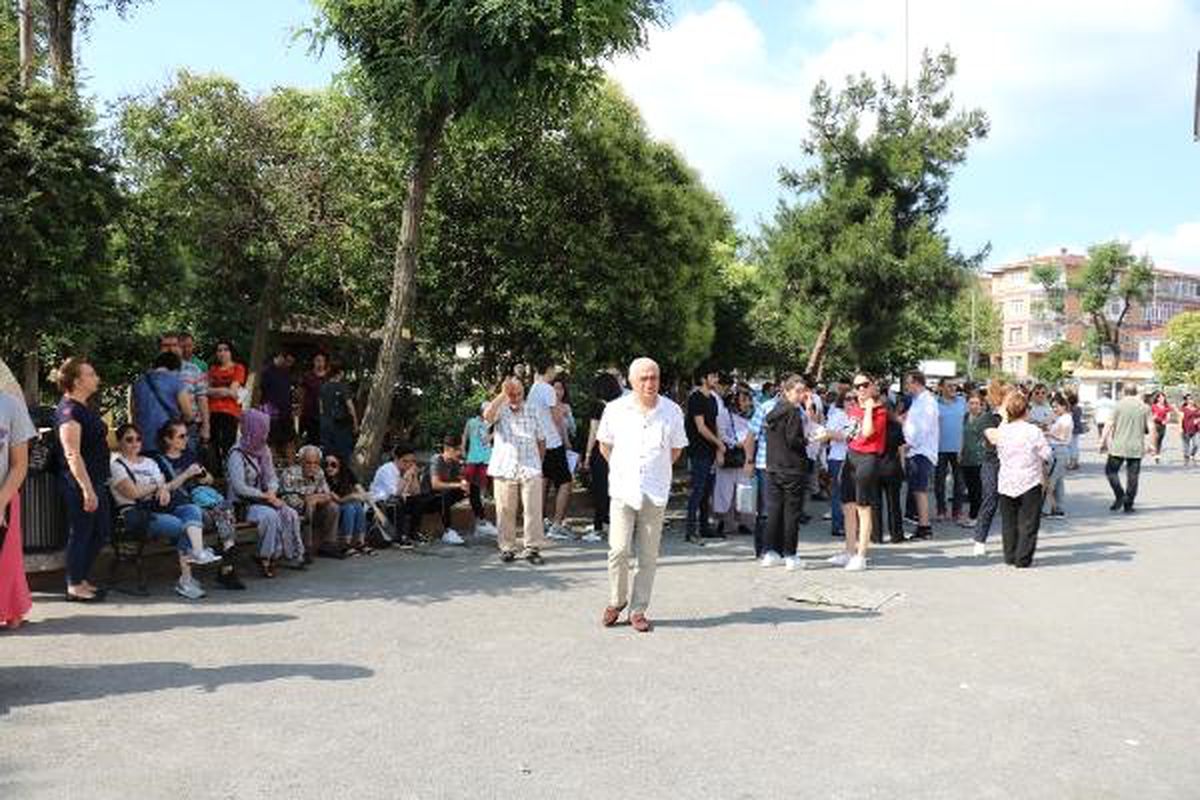 Üniversite sınavı öncesi stadyumdaki genel kurul öğrenci ve velileri tedirgin etti