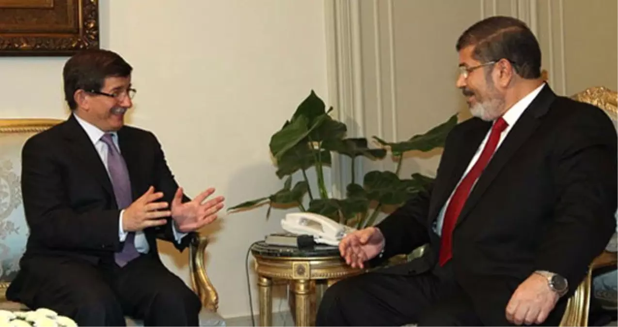 Ahmet Davutoğlu, yakın arkadaşı Muhammed Mursi\'nin ölümüne sessiz kalmadı!