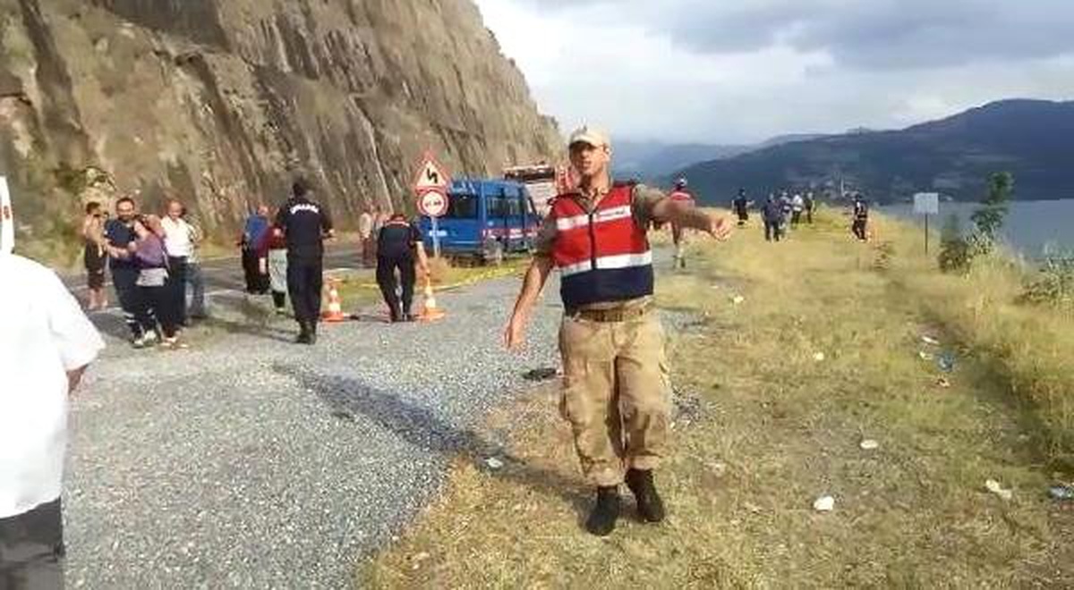 Ailesini indirip, otomobili baraj gölüne sürdü
