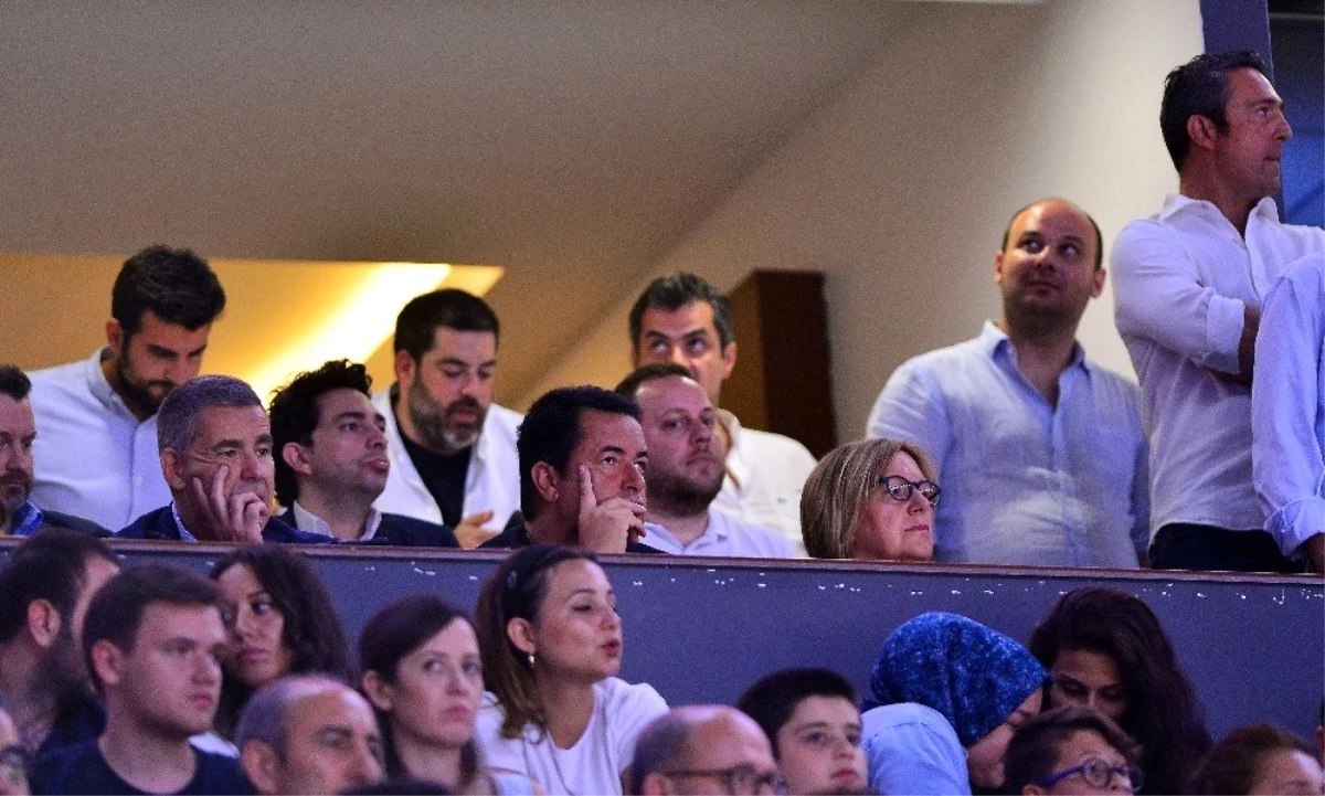 Ali Koç, Anadolu Efes maçında takımını yalnız bırakmadı