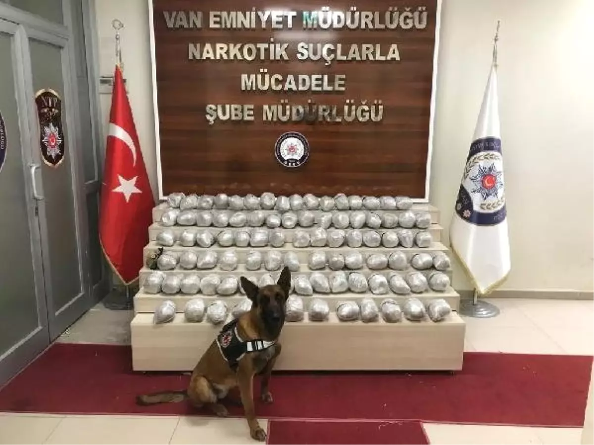 Araziye atılan poşetlerden 90 kilo eroin çıktı