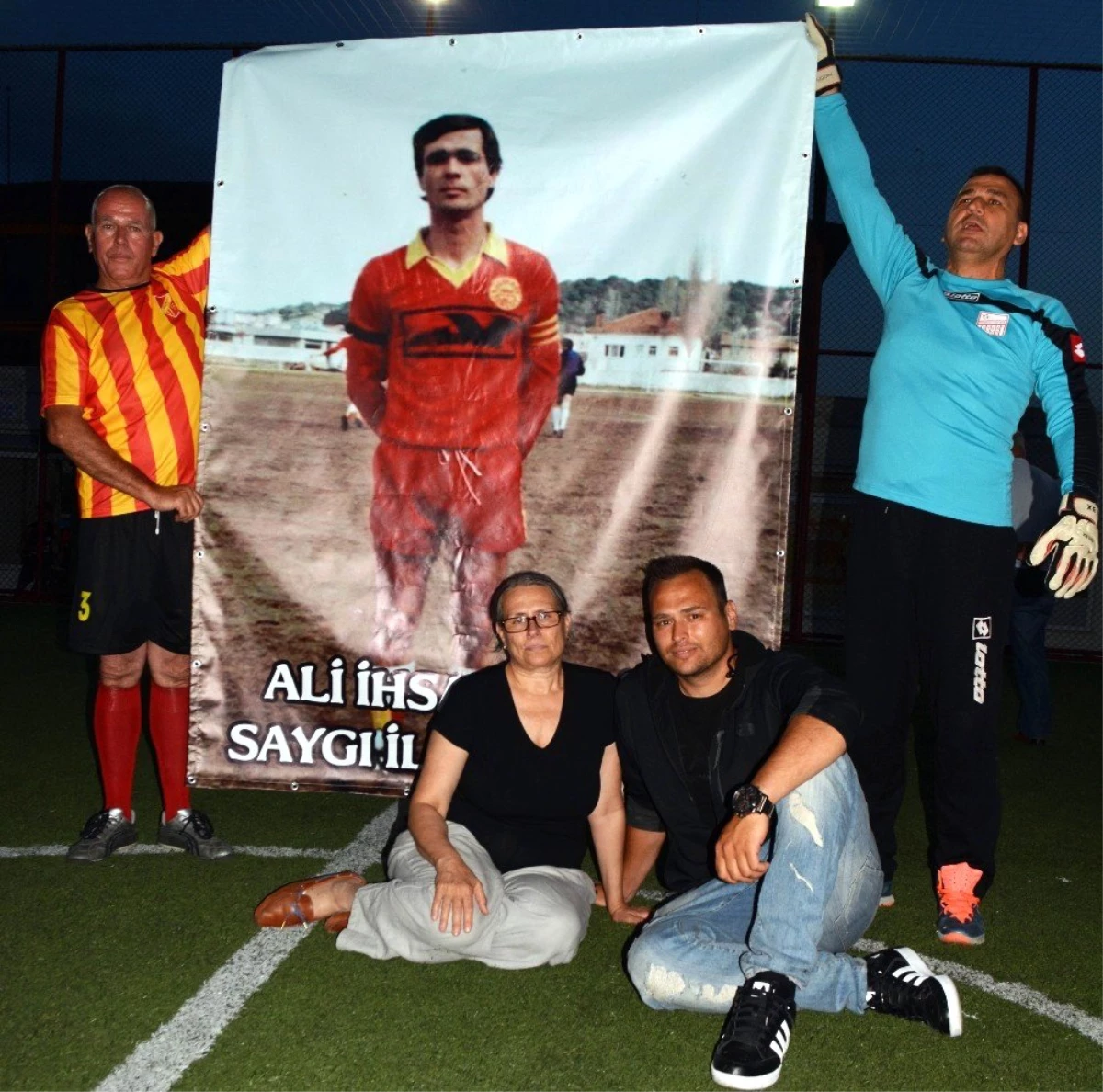 Ayvalık ve Küçükköy\'ün efsanevi futbolcusu Ali İhsan Erbil unutulmadı