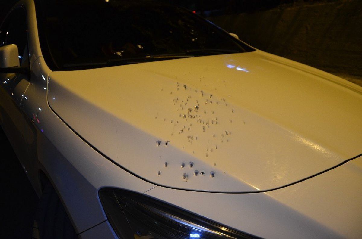 Bacağından vurulan şahıs kendi otomobili ile hastaneye gitti