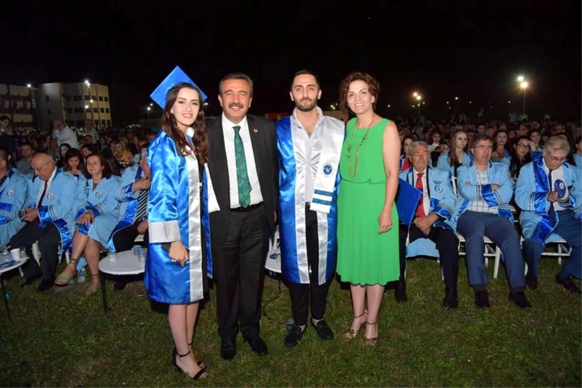 Başkan Çetin\'in 3 çocuğu da aynı gün mezuniyet sevinci yaşadı