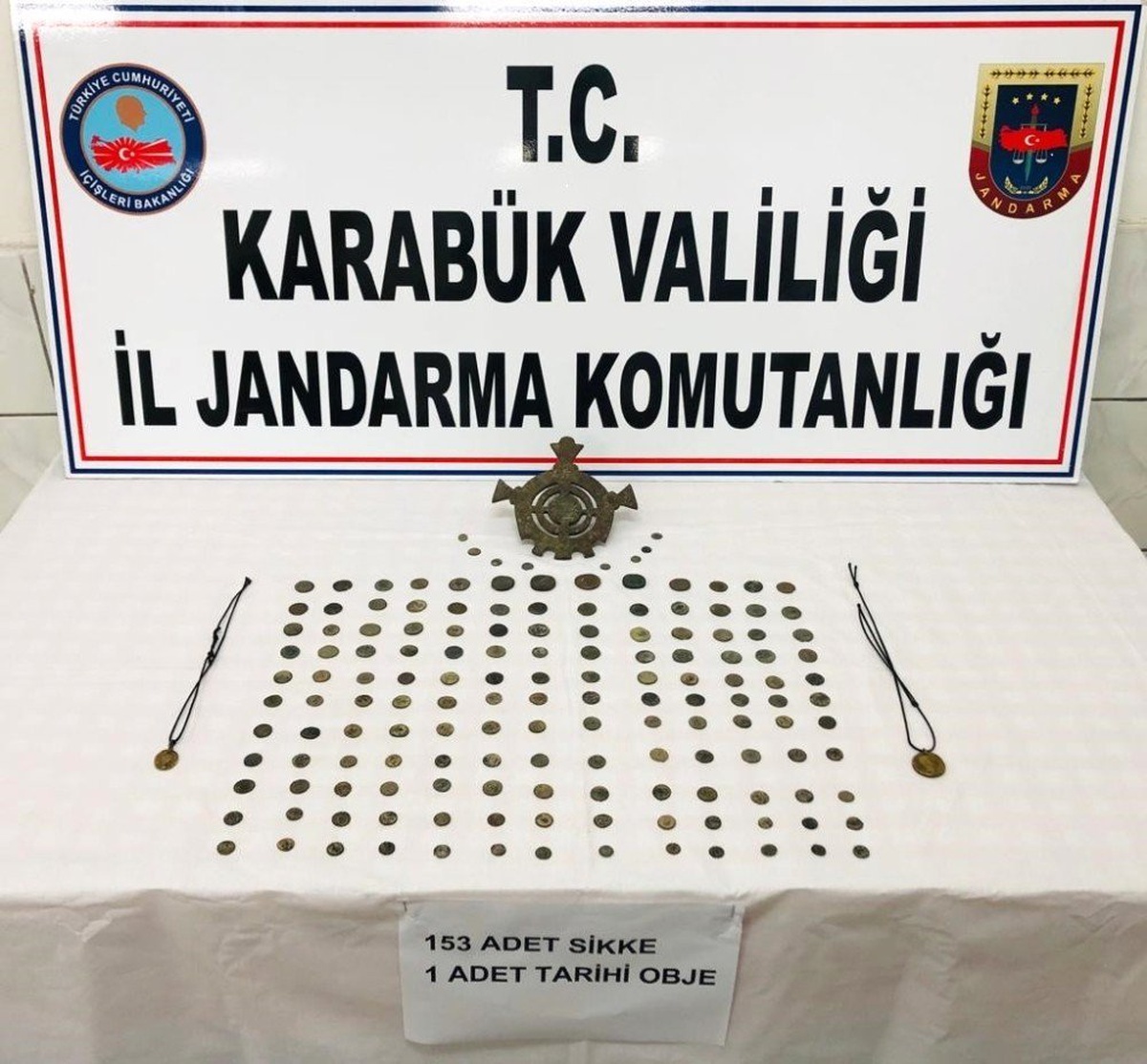 Boynundaki kolye, tarihi eser kaçakçılarını yakalattı