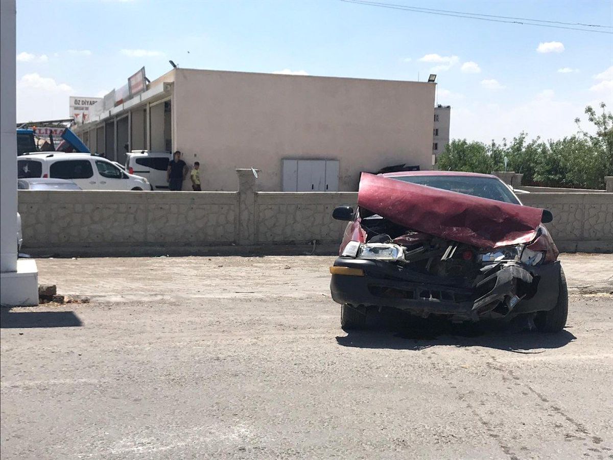 Çınar\'da trafik kazası : 3 Yaralı