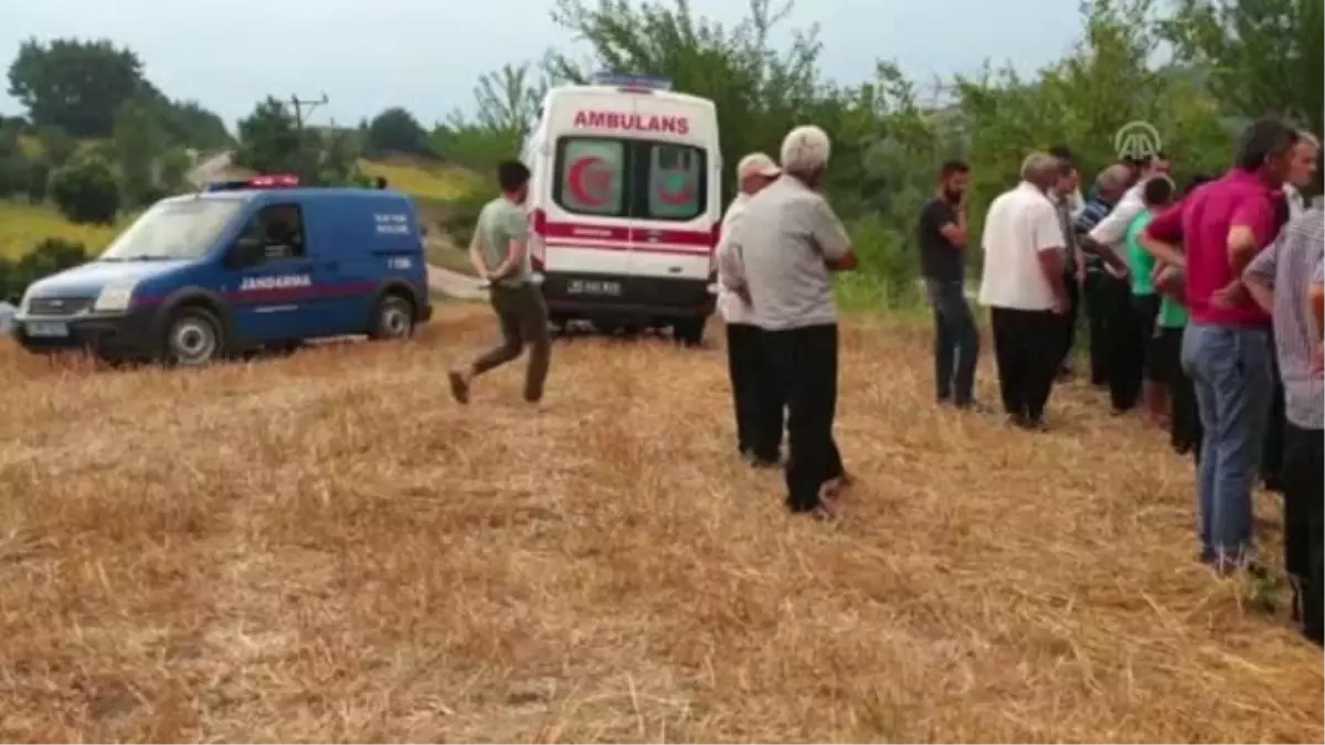 Devrilen traktörün altında kalan çiftçi öldü