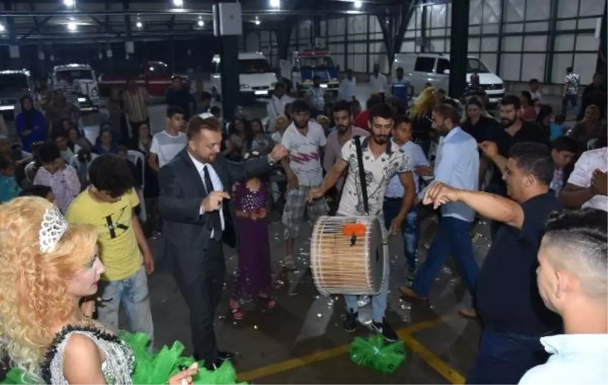 Düğünlerini yağış nedeniyle erteleyecek olan çifte belediyeden düğün hediyesi