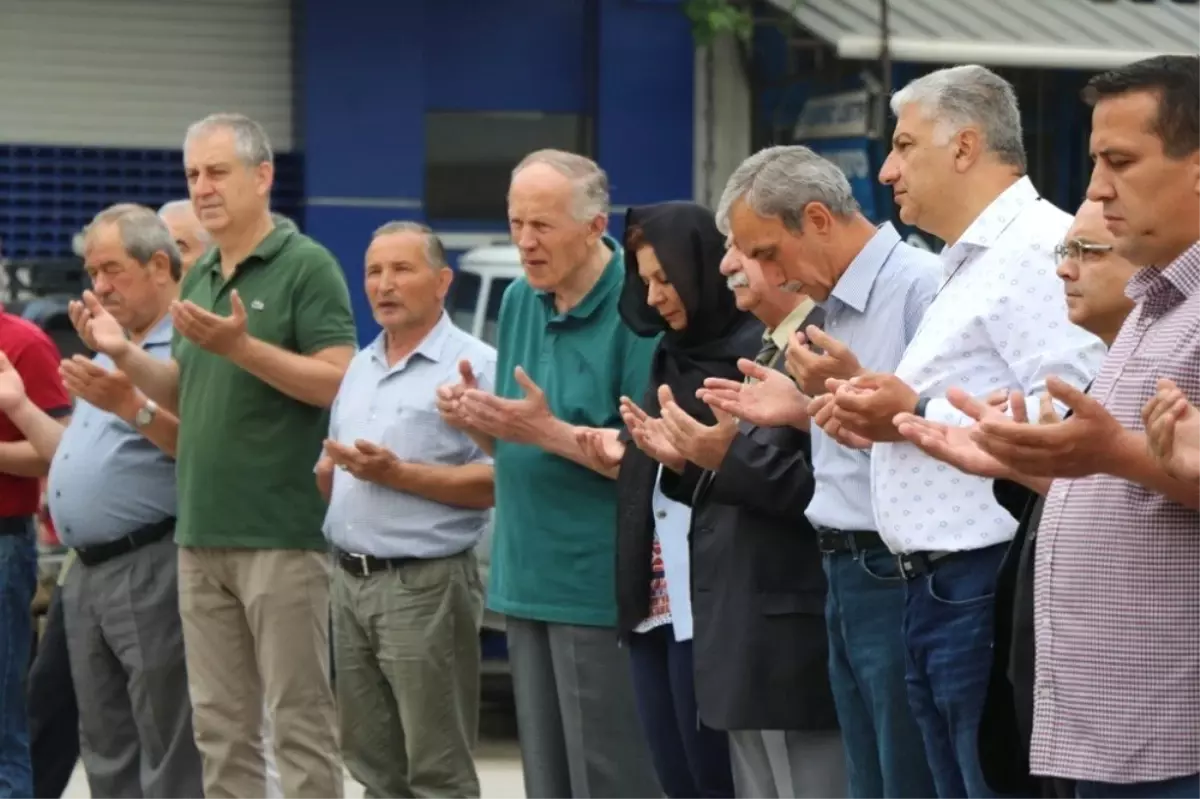 Geleneksel esnaf duaları sürüyor