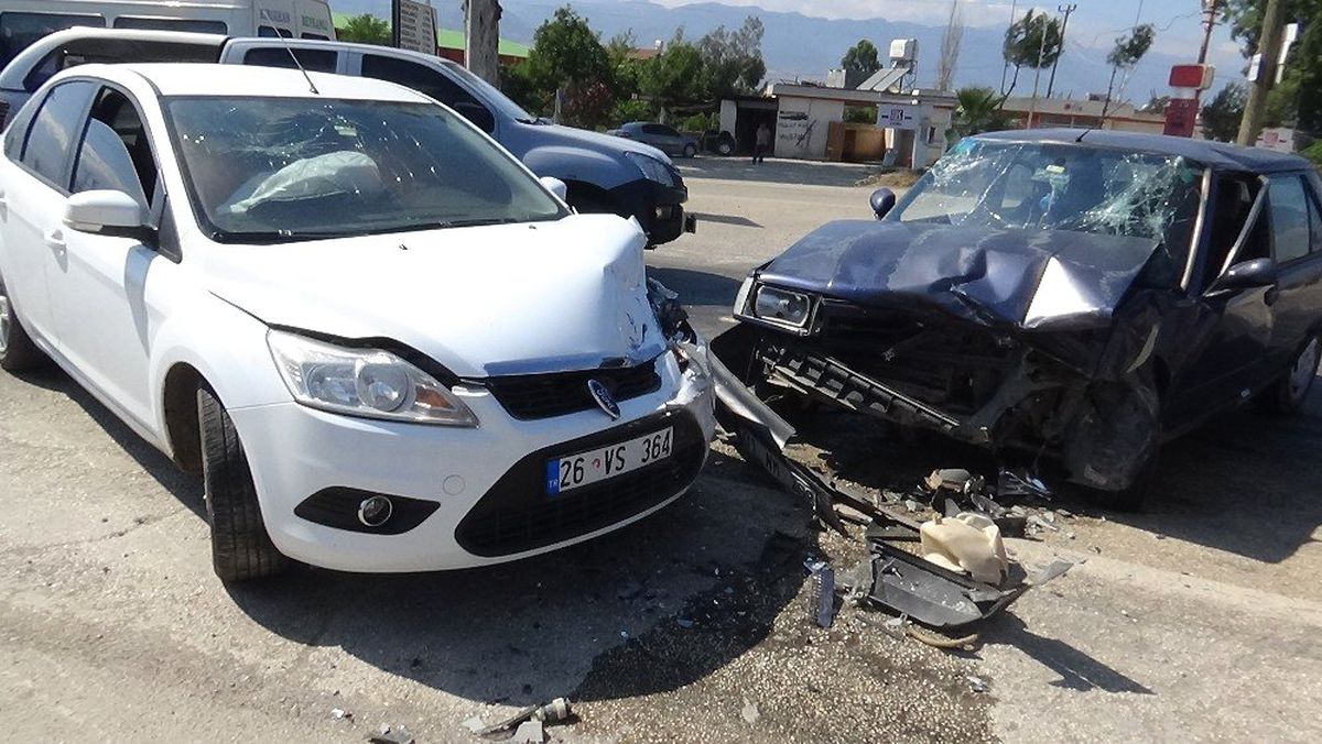 Hatay\'da trafik kazası: 2 yaralı