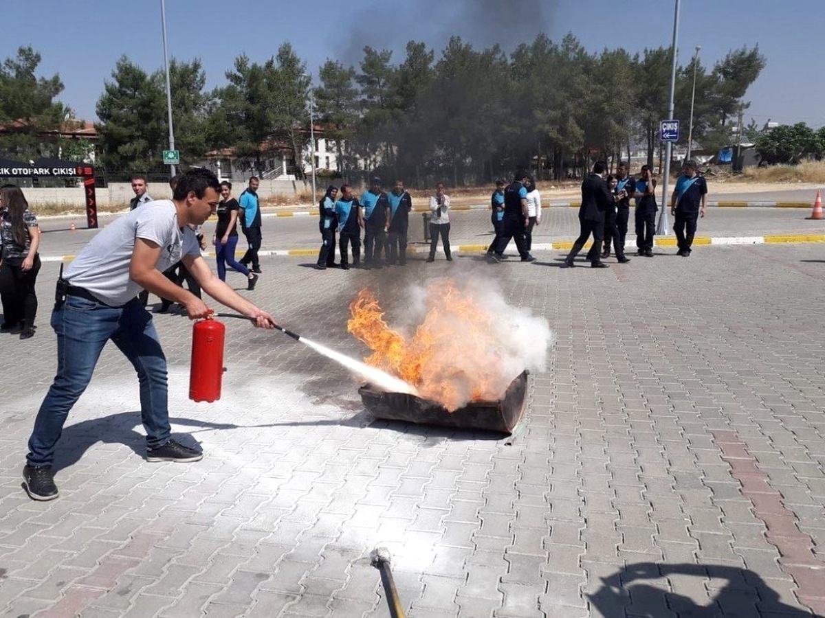 İş yeri çalışanlarına yangın eğitimi verildi