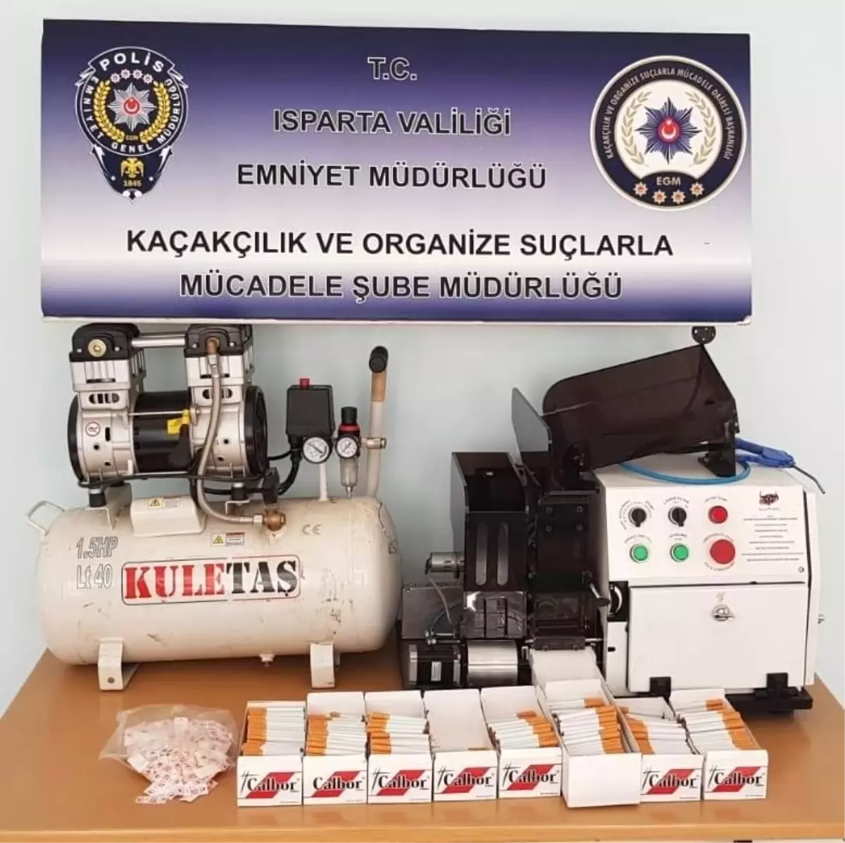 Kompresör makineli kaçak sigara üreten karı kocaya suçüstü