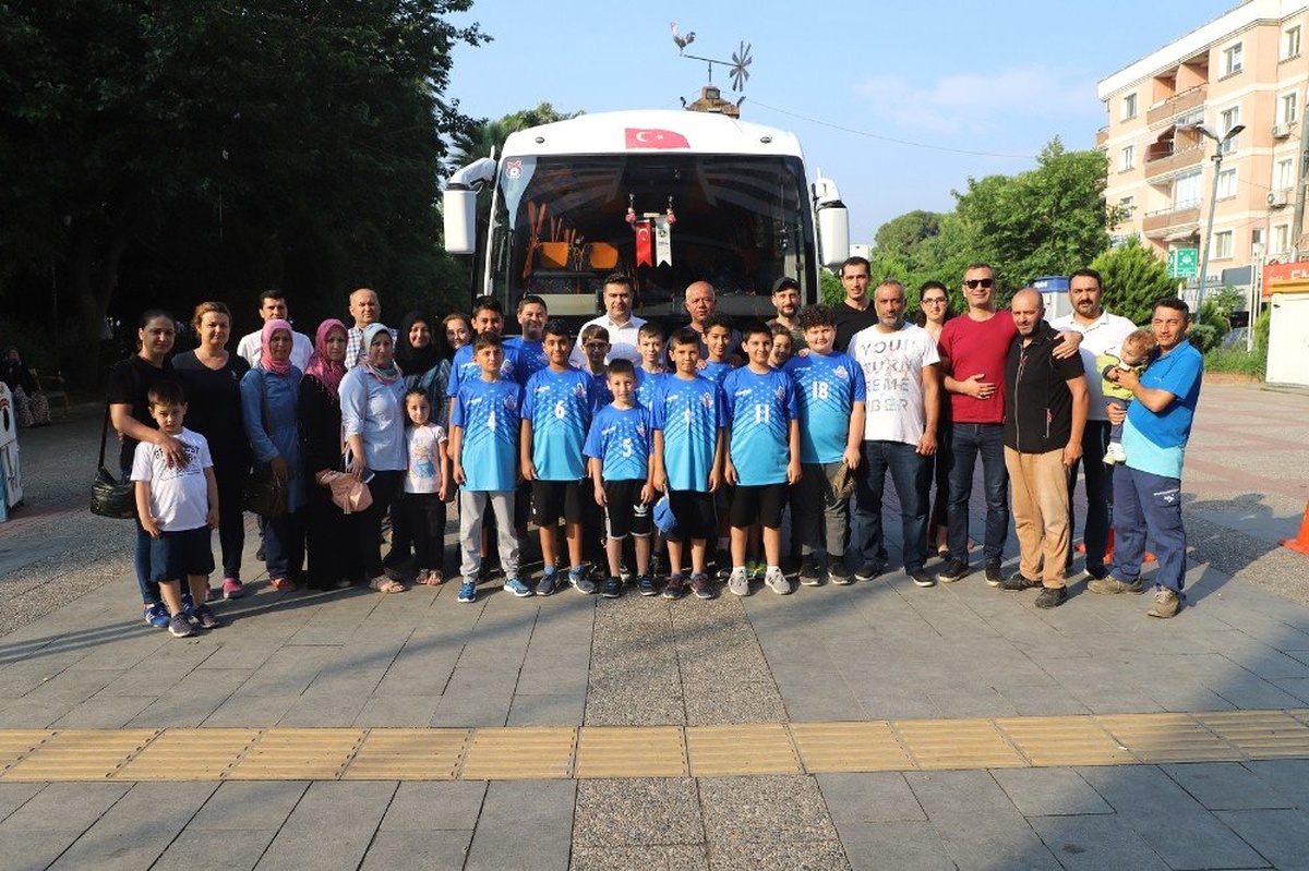 Küçük basketbolcular kampa uğurlandı