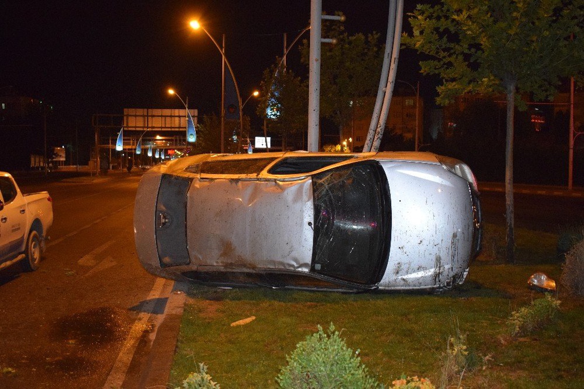 Malatya\'da ehliyetsiz sürücü kaza yaptı: 1 yaralı