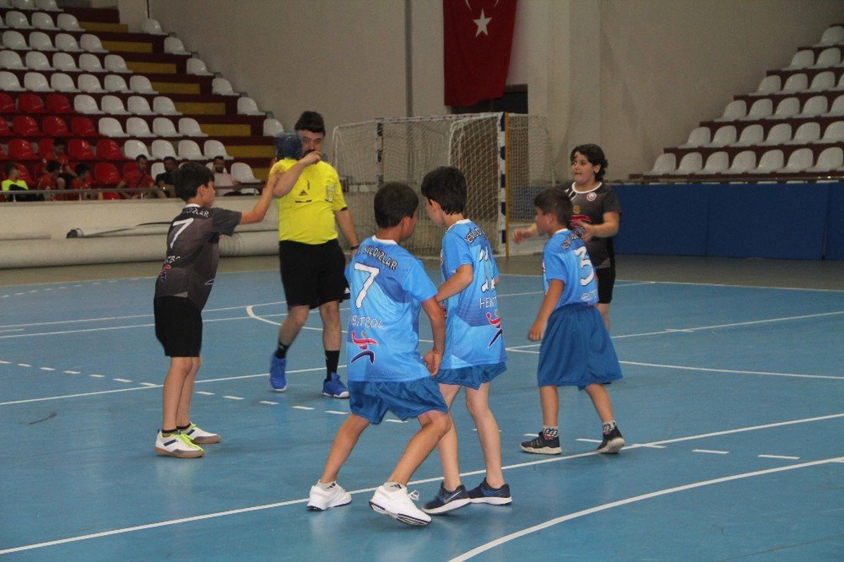 Mini Mini Hentbol Türkiye Şampiyonası başladı