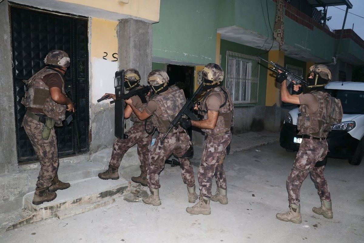 PKK\'nın sokak eylemcilerine şafak baskını