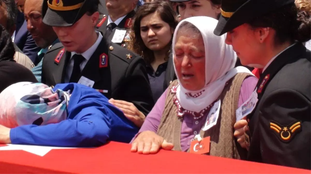 Şehit Jandarma Teğmen Şafak Evran, son yolculuğuna uğurlandı