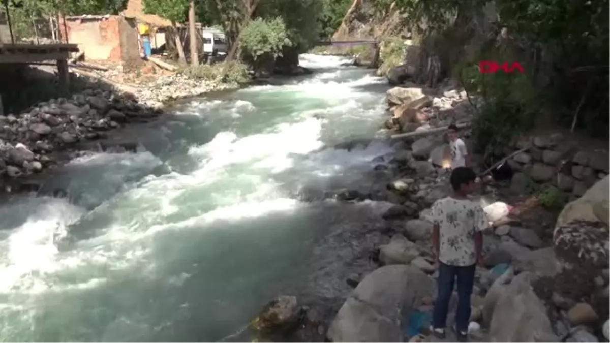 ŞIRNAK Dut toplarken çaya düşen Jehat, 3 gündür aranıyor