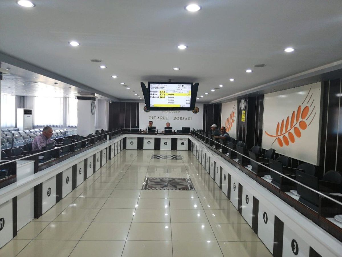 Sungurlu\'da ilk buğday borsa\'ya geldi