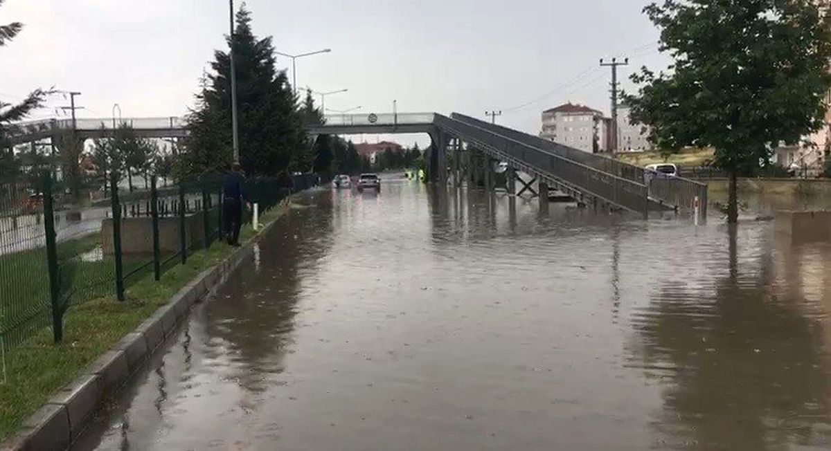 Tavşanlı\'da şiddetli yağış etkili oldu