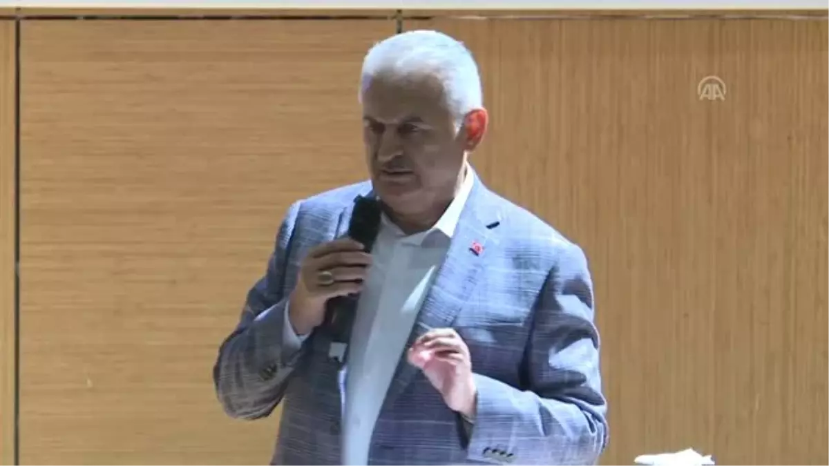 Yıldırım: "Gençlere, 10 GB internet bedava"