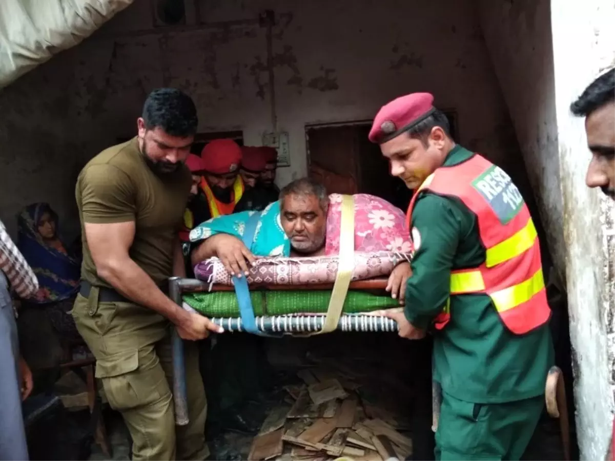 300 kiloluk obez adam askeri helikopterle hastaneye kaldırıldı